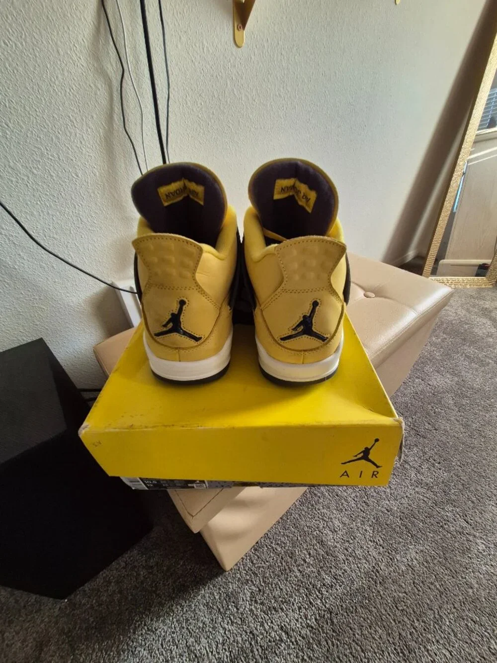 JORDAN 4 LIGHTNING